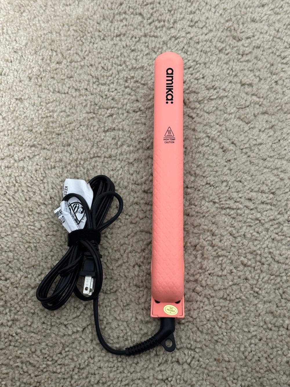 amika Flat Iron Heat Styling Tool‎ - Heats up to 450 Degrees EUC